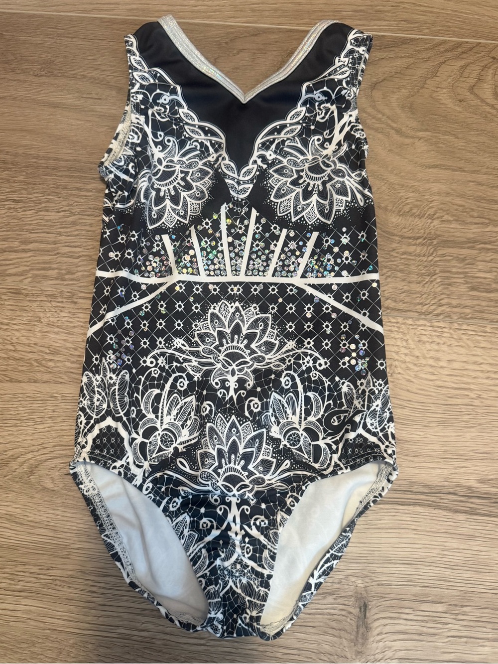 GK CHILD SMALL Black & White Floral Pattern Leotard w/ Sequin Detail - LIKE NEW